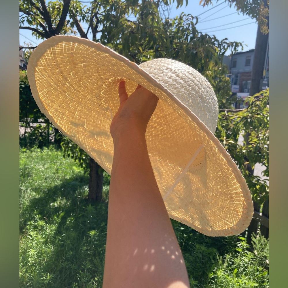 White vintage straw hat with string